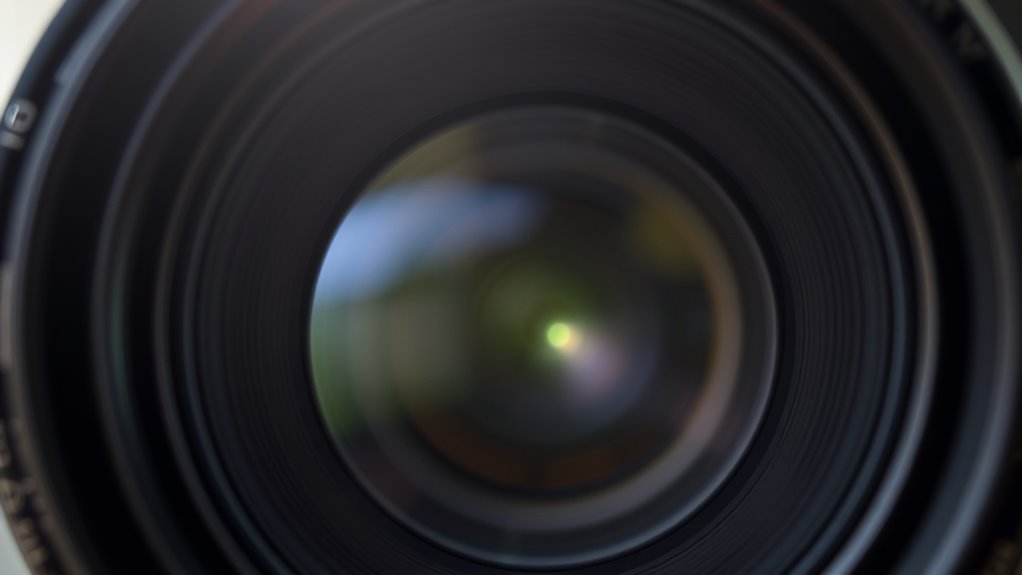 aperture depends on lighting