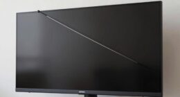 maintains screen tightness properly